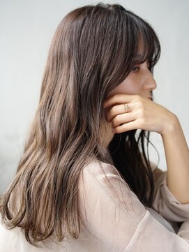 アルウ(Aru) 柔らかナチュラルロングヘア