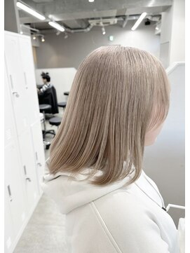 ユウル 横浜(juhl.) ミルクティーグレージュブリーチパールベージュ切りっぱなしボブ