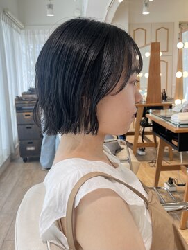 ネオリーブ チロル 横浜西口店(Neolive CiroL.) ミニボブ 外はねボブ お手入れ楽ちん