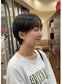 '’コンパクトかつミニマル"なショート