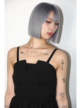 ガルテ(GARTE) グレーシルバーパッツンボブ