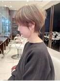 earthショートレイヤーボブミルクティー丸みショートボブ
