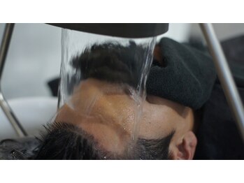 ワイズチョップガレージ(Y's CHOP GARAGE)の写真/【ヘッドスパ(頭浸浴)＋カット￥8500】頭皮環境を健やかに保つメニュー。日々のご褒美にもオススメ