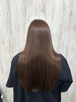 ワイト(&y～waito～)&nbsp;【広がりを抑えて綺麗に伸ばす艶ブラウンロング】