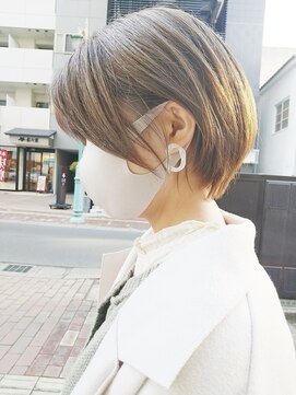 ヘアーメイクオズ(hair make O/S) 担当 照井 ハイベージュ×丸みショート