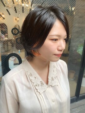 ショートオンリーサロントス(short only salon TOSS) インナーカラーオレンジ大人ショート