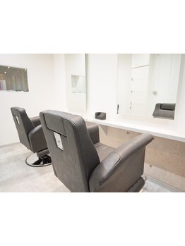 ゆったりと施術を受けたい方や大型店が苦手な方におすすめ♪少人数制のプライベート空間で癒しのひと時を…