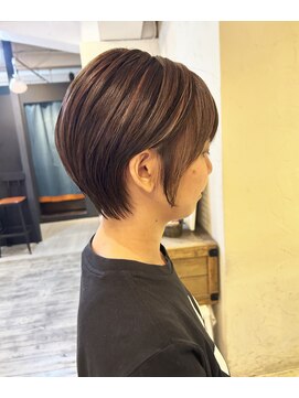 インス(ensue) 20代30代40代小顔ショートカットハイライトカラー透明感ベージュ