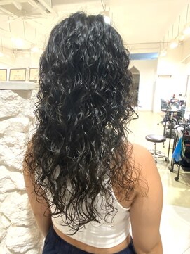 アンジュベイナハ (Ange Bay NAHA) ロング×スパイラルパーマ