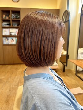 ヘアー ドレッサー パワードール(Hair Dresser) 30代、表面ストレートでミニボブ