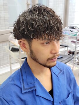 フィフス 原宿(fifth) メンズマッシュ刈り上げ波巻きスパイラルパーマツーブロック黒髪