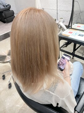 ピボット 北千住(PIVOT) ワンブリーチホワイトベージュ