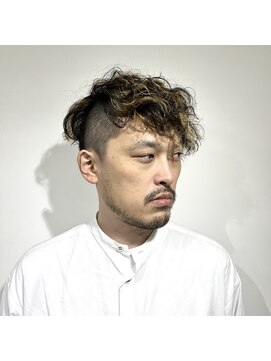 プランクスター(prankster) [prankster]スパイラル風カーリーパーマ×刈り上げ