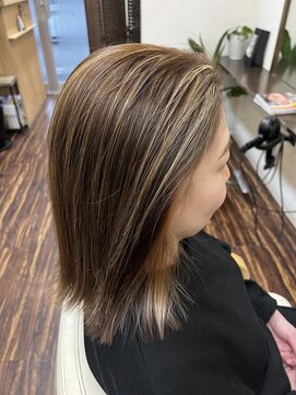 ヘアーアンドメイク きゃら(Hair&Make chara) 明るい 白髪ぼかしカラー