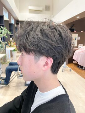 イースト(YEAST) 韓国センターパートウルフカットカルマパーマフェザーパーマ