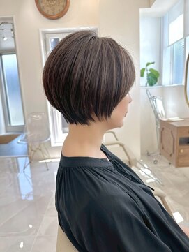 ザシー オモテサンドウ(The C) 20代30代40代ナチュラル大人可愛いレイヤースタイル