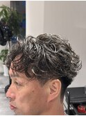 無造作スパイラルパーマ刈り上げセンターパート