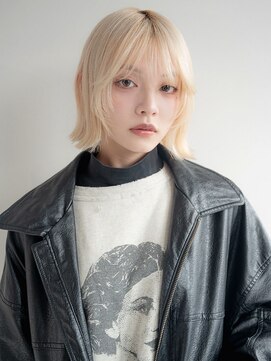 イロウ 天神大名店(IROW) ハイトーン ブリーチ 抜きっぱなしブロンド 外ハネ