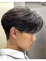 カルム(kalm)&nbsp;メンズセンターパートウルフセンターパートニュアンスパーマ襟足