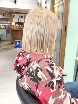 ヒビヲ(HIBIO) 切りっぱなしボブタッセルボブブリーチカラーホワイトベージュ