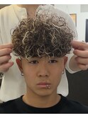 スペインカール　ツイストスパイラル眉カットメンズパーマ