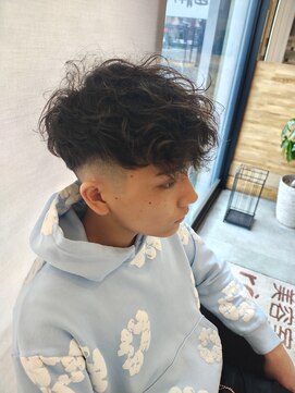 リボーン 大江店(reborn) スペインカール×フェードカット