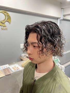 エモー(MoH) ミディアムスパイラルボブ