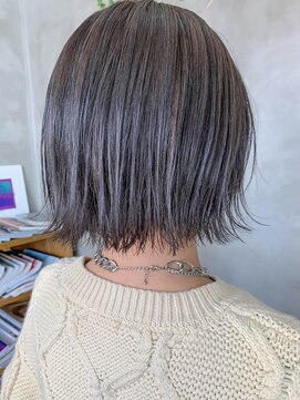 テトヘアー(teto hair) ダークグレー、切りっぱなしボブ、グレージュ