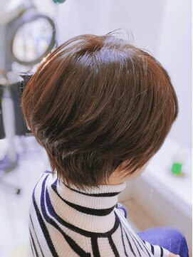 ジェイクラブ 土橋店(J CLUB) 襟足の生えぐせを抑え頭の形の良く見せるショート☆