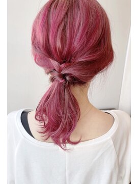 レシェル 松阪(RECIEL) ビビットピンクハイライト＆アレンジスタイル