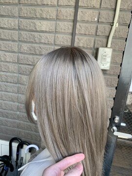 ラマナ(Lamana) ホワイトブロンドヘアー