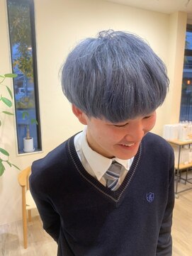 シフト(SHEEFT) スカイブルー×マッシュショートサラ髪ブリーチハイトーン