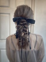 アロマ ヘアー ルーム 新宿3号店(AROMA hair room)&nbsp;エアリーロングツインテールリボンアレンジ/新宿/新宿三丁目