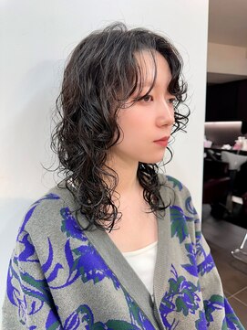 ホロ(hollo) レイヤーカットロングウルフパーマ前髪なしレイヤーボブ
