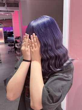 ダズリングディア(Dazzling Deer) 紫/ミディアム/暗めカラー/ウェーブ/ふんわりミディアム