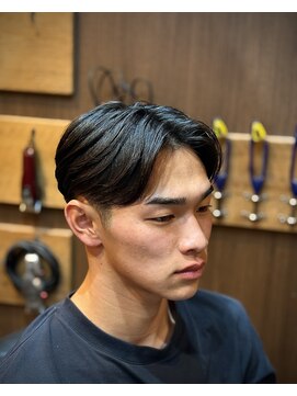 バーバーショップ スバル(BARBERSHOP SUBARU) <理容室><バーバー><おーてぃー>センターパート