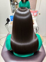 髪質やダメージに合わせて施術！ピンピンにならない自然な仕上がりのストレート◎