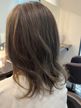 エファッセ(efface) ハイライト×アッシュカラー×ベージュブラウン×ゆる巻き