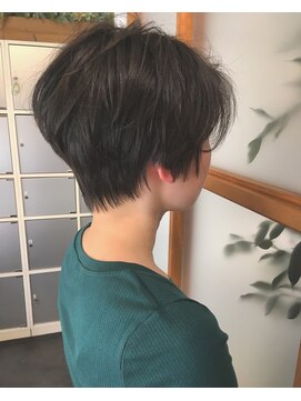 イーズ(e's) 後頭部ふっくら☆センシュアルショート×アッシュカラー