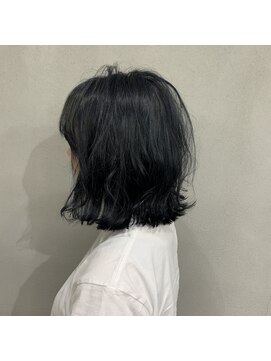 エヌ(N) 鎖骨ロブ×ネイビー