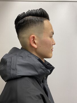 フランクスバーバー アンド ビアークラブ(FRANK'S BARBER and BEER CLUB) かき上げ七三分けサイドグラデーションスキンフェード