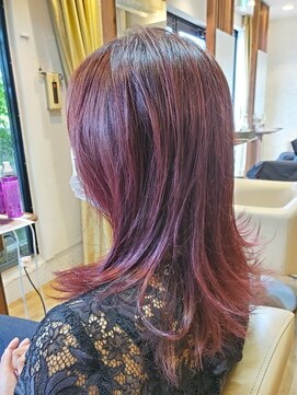 バグスドゥア(Bagus dua) 大人の色気レッドセミロング