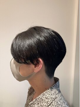 キー(KEY) 前下がりセンターパート