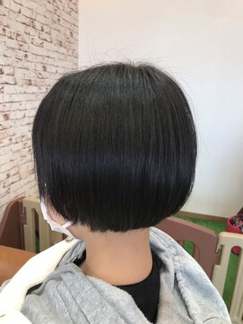 レストタイムマムヘアー(Rest Time Mom hair) 学生切りっぱなしボブ