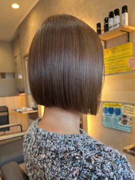 グータン(GOUTAN) 切りっぱなし 前下がりボブ