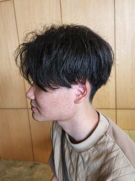 ニアウ 伊勢崎連取店(Niau) ニュアンスパーマナチュラルセンターパートメンズ波巻きパーマ