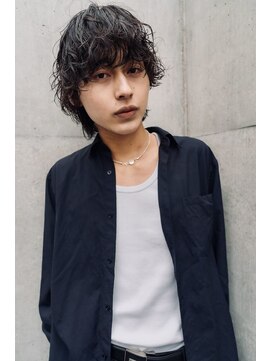 ミラバイグリーン(Mira by green) 波巻きスパイラルシャドウパーマウルフツーブロック