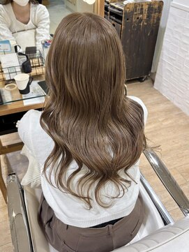 ネオリーブ チロル 横浜西口店(Neolive CiroL.) ミルクティーカラー 柔らかベージュ ハイトーン ブリーチ