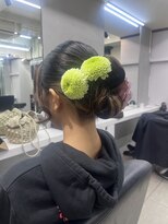 ディア(.eer)&nbsp;鞠のようなコロンとしたタイトな個性派シニヨン