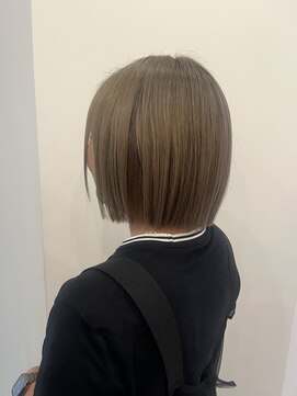 ニューカマー バイ ヘッドライト シブヤ(NEW COMER by HEADLIGHT shibuya) ショート×ベージュカラー